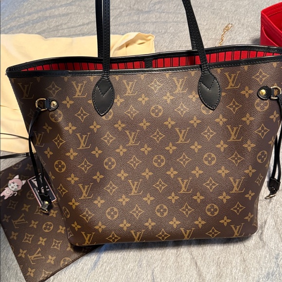 Louis Vuitton Monogram World Tour NeverFull MM - Picture 4 of 17